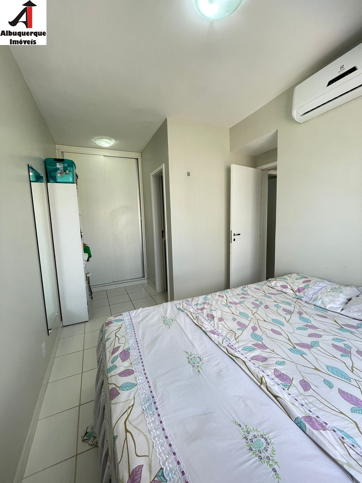 Apartamento à venda com 2 quartos, 72m² - Foto 3