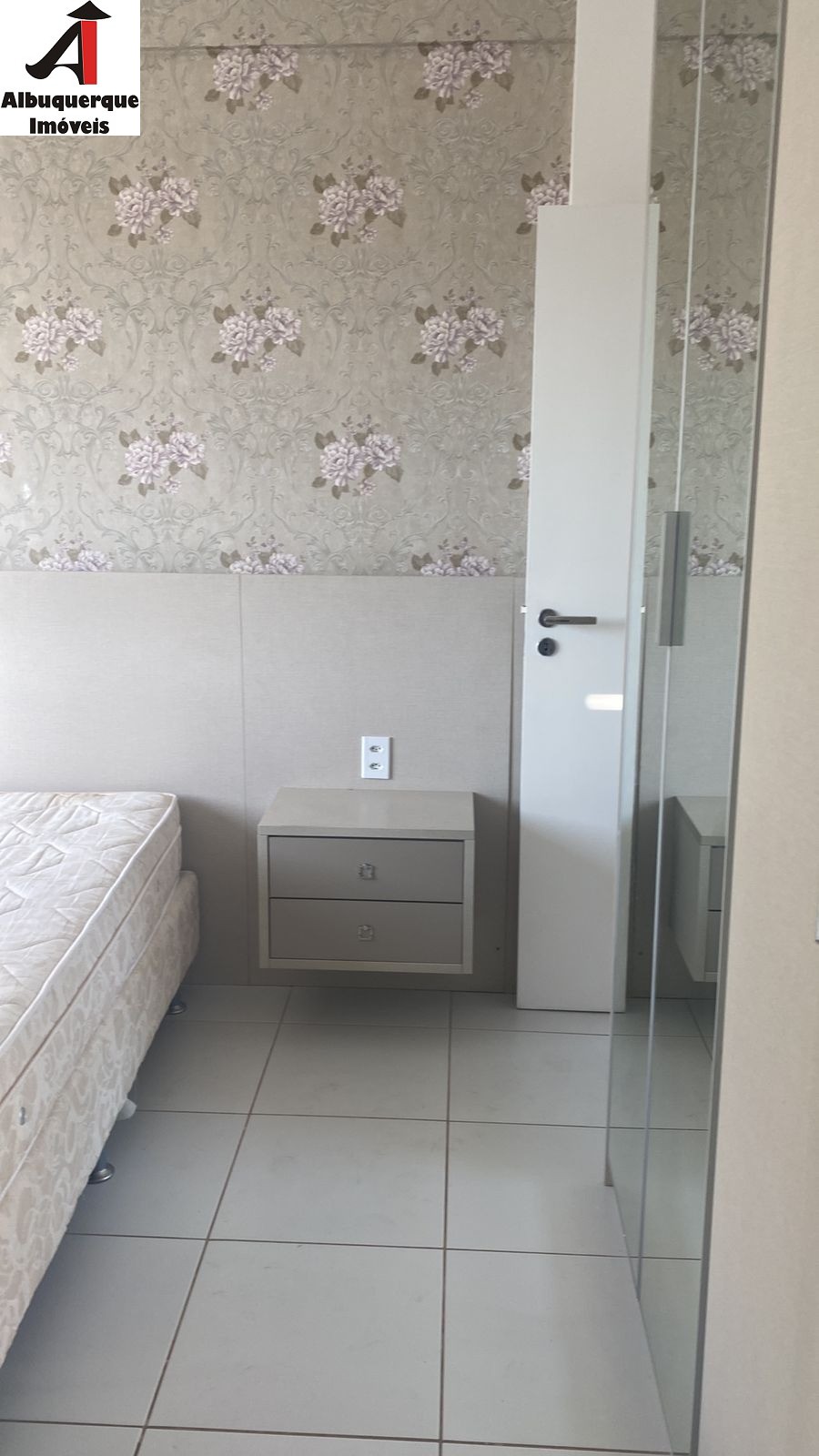 Apartamento para alugar com 3 quartos, 130m² - Foto 2