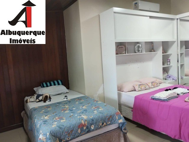 Casa à venda com 3 quartos, 300m² - Foto 8