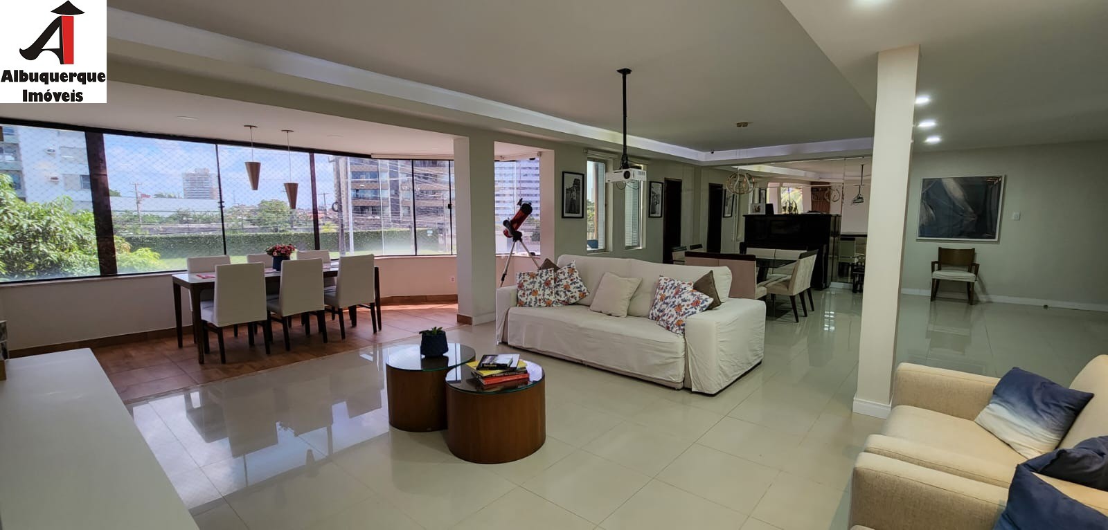 Apartamento à venda com 4 quartos, 241m² - Foto 1