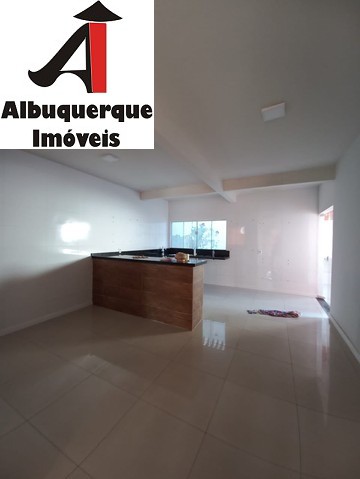 Casa à venda com 3 quartos, 200m² - Foto 1