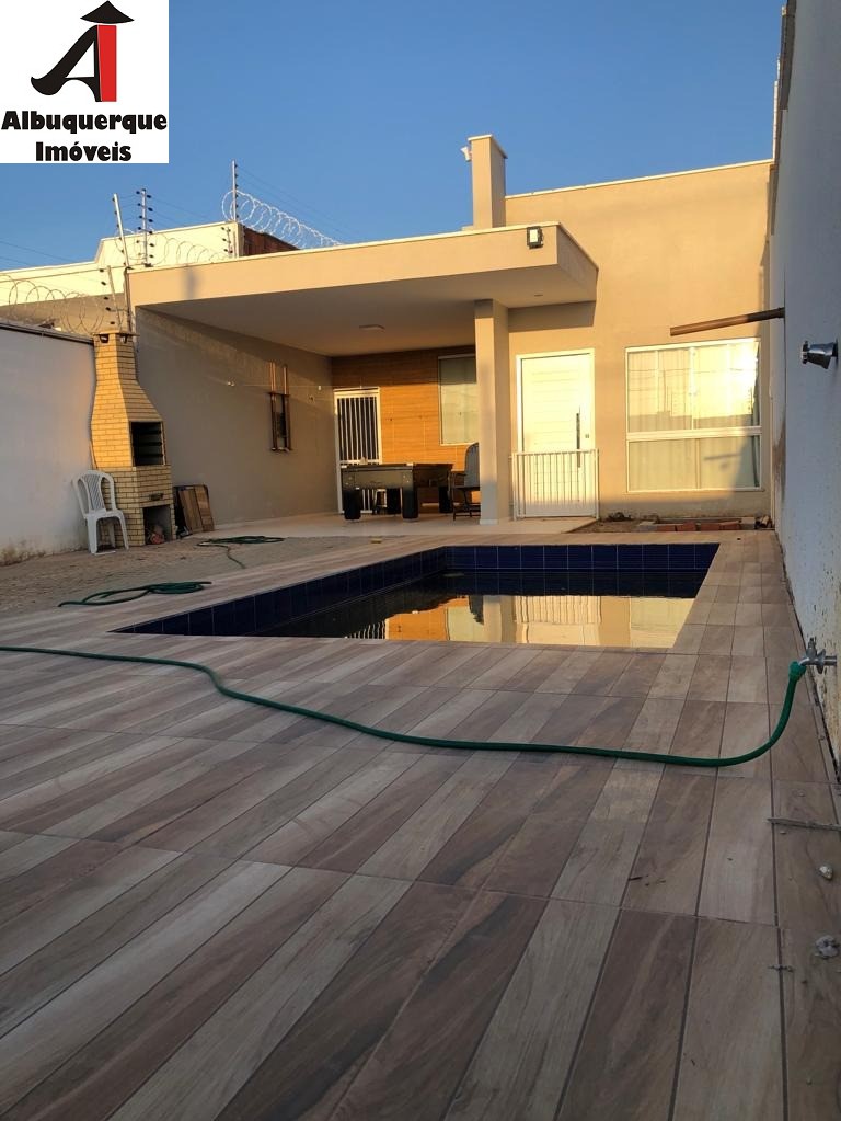 Casa à venda com 3 quartos, 300m² - Foto 2