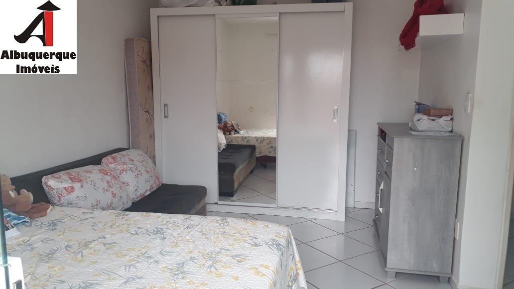 Casa à venda com 4 quartos, 200m² - Foto 16