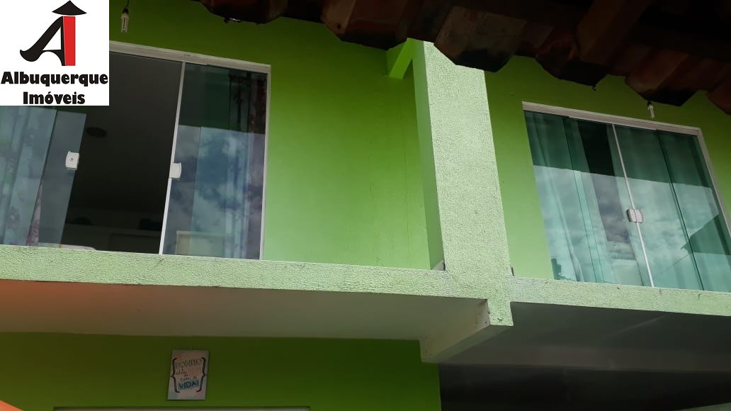 Casa à venda com 4 quartos, 200m² - Foto 2