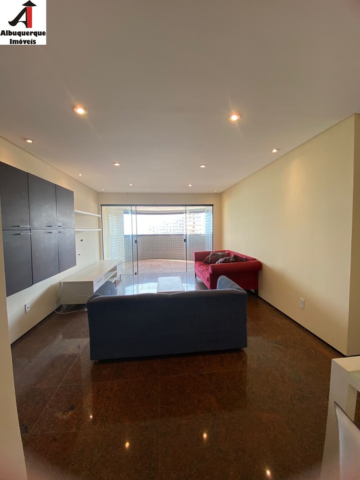 Apartamento à venda com 3 quartos, 150m² - Foto 1