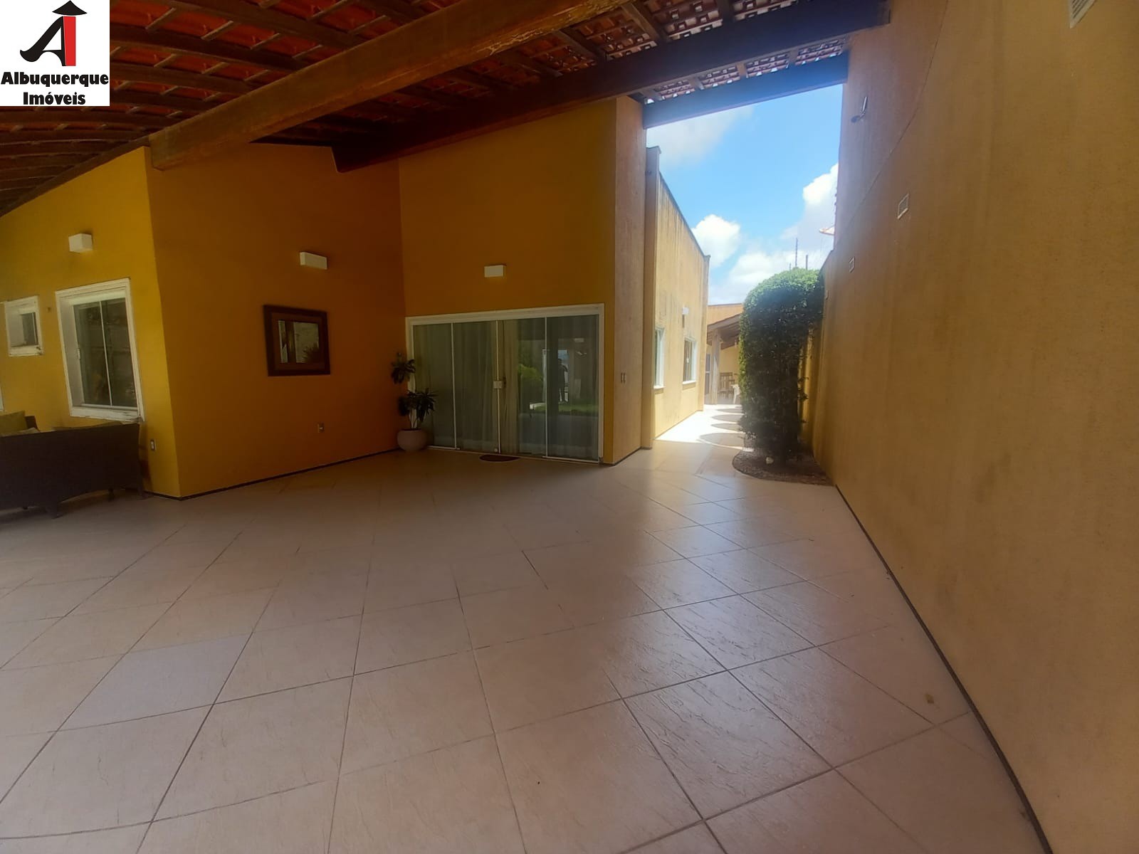 Casa à venda com 3 quartos, 450m² - Foto 1