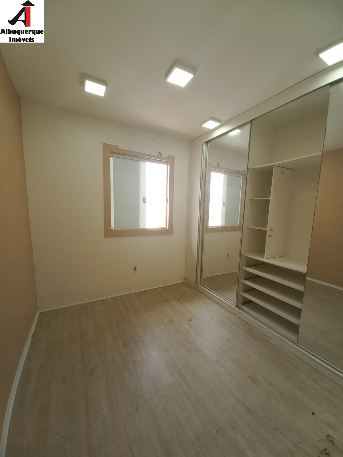 Casa à venda com 4 quartos, 300m² - Foto 5