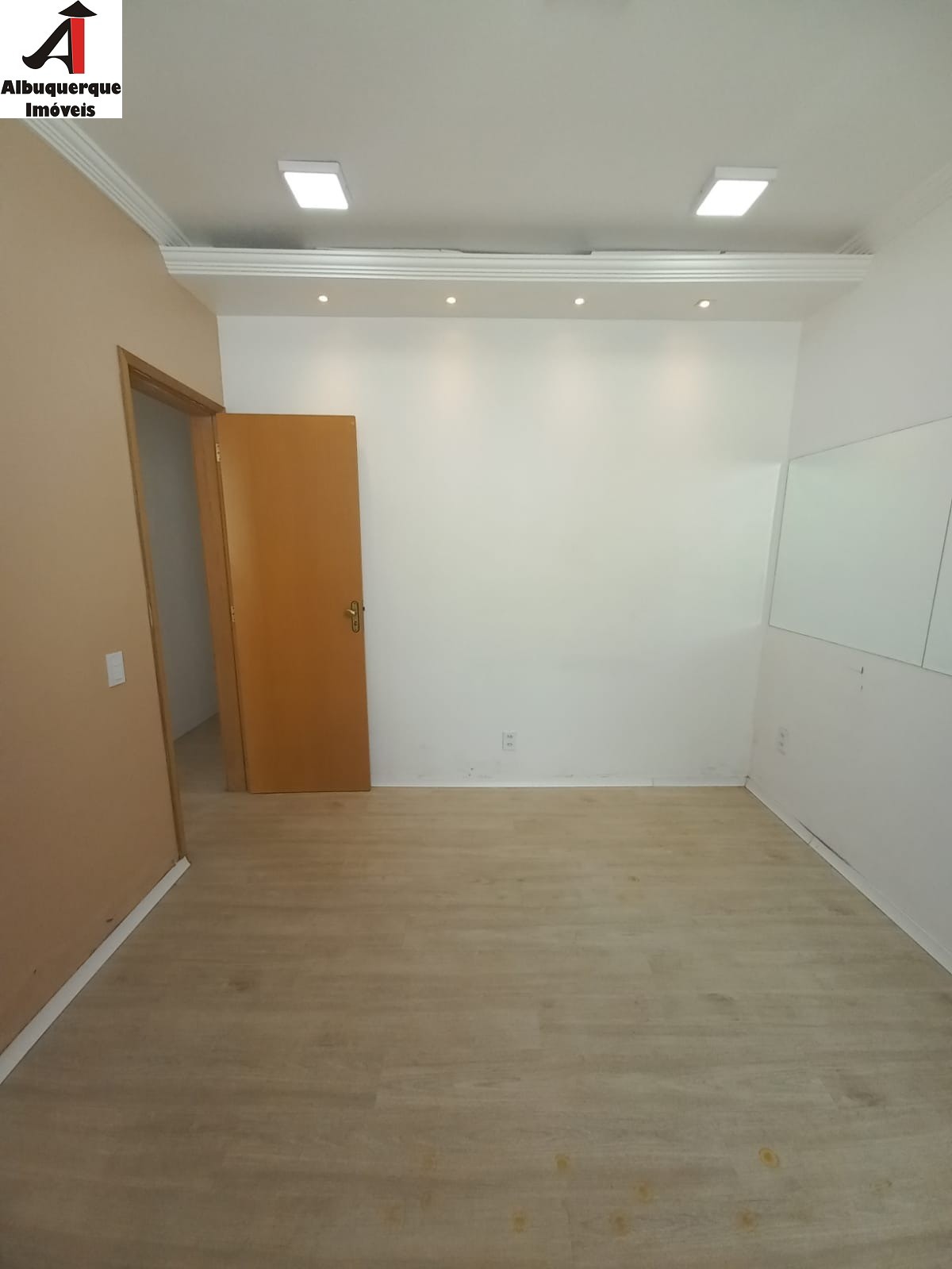 Casa à venda com 4 quartos, 300m² - Foto 4