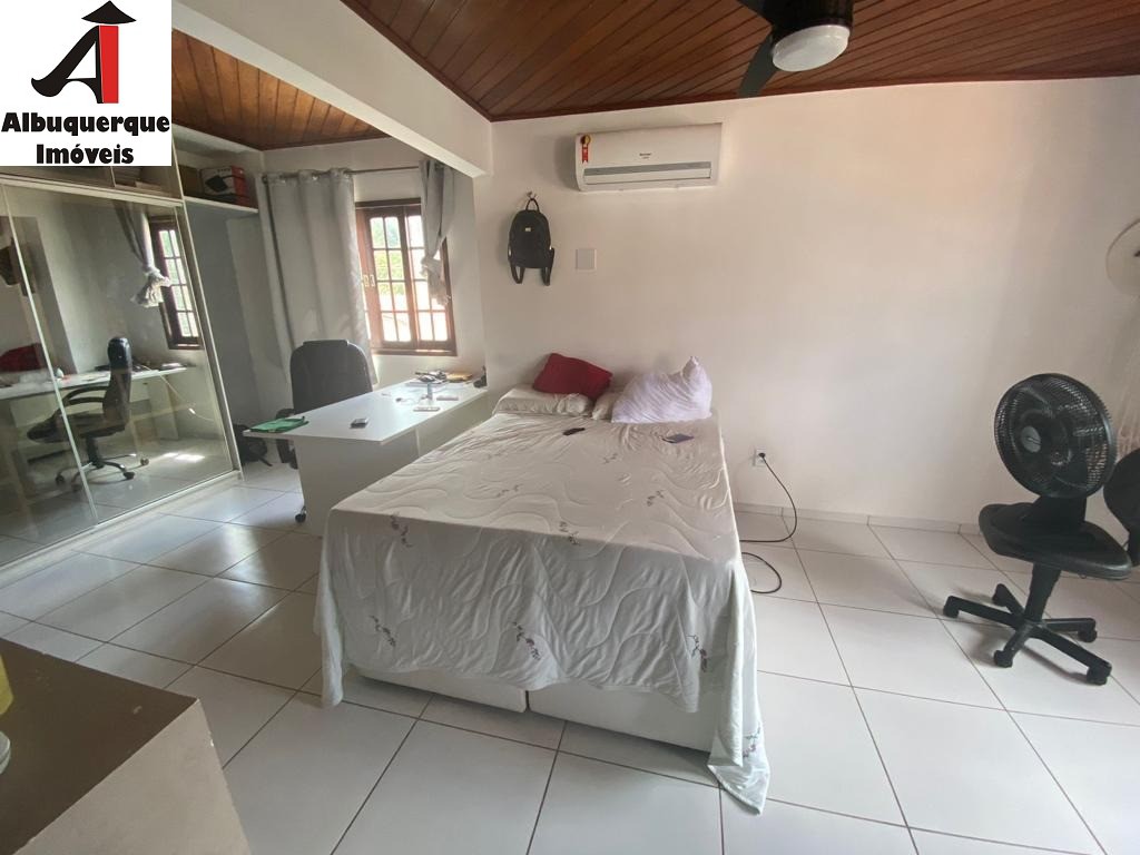 Casa à venda com 6 quartos, 350m² - Foto 9