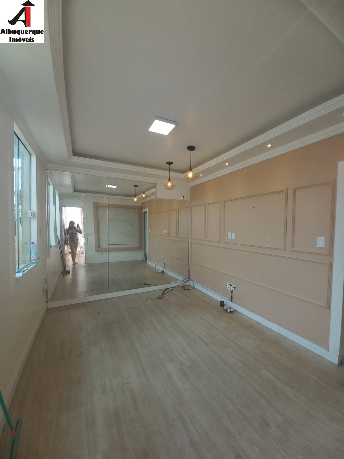 Casa à venda com 4 quartos, 300m² - Foto 2