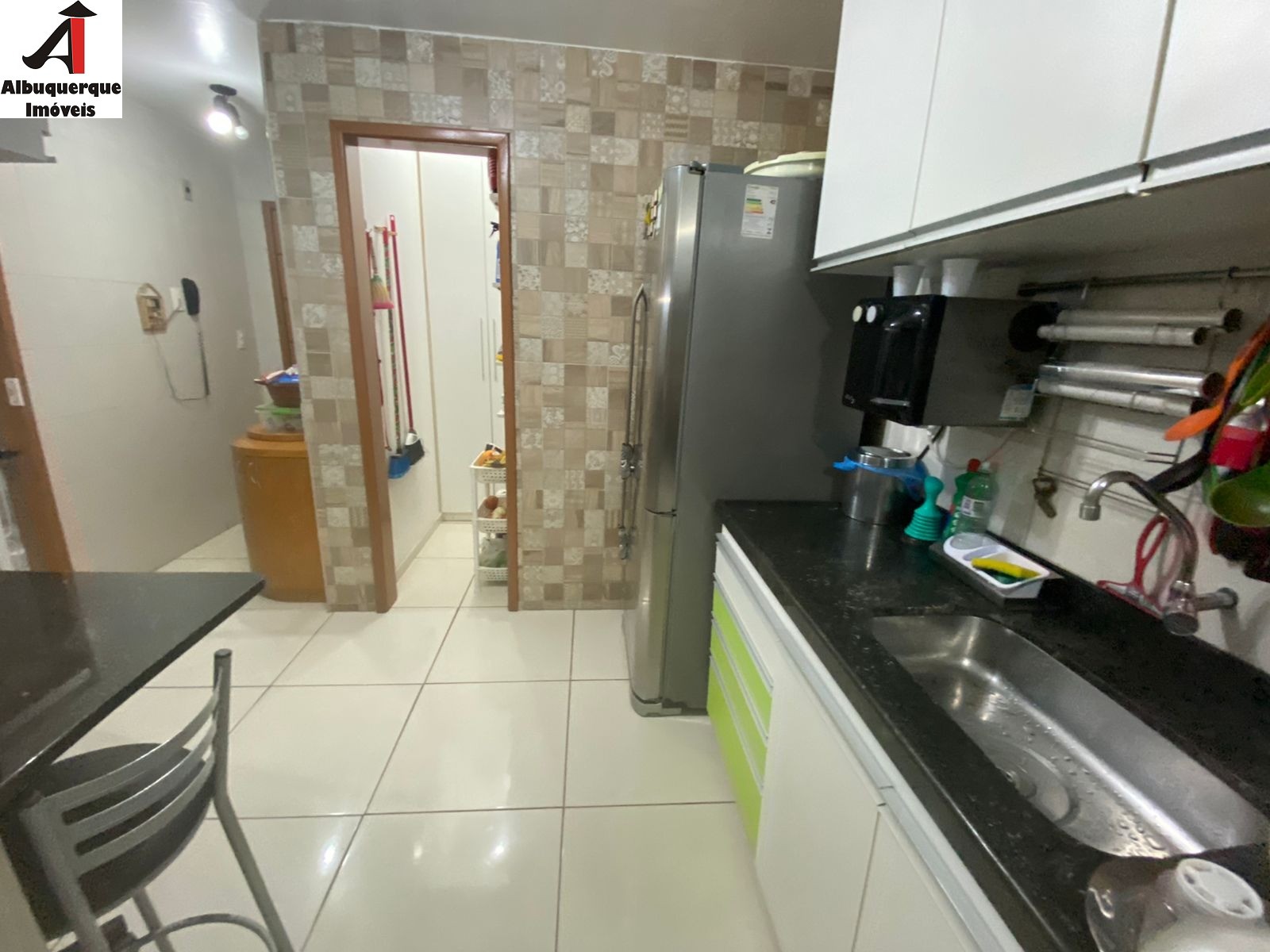 Apartamento à venda com 3 quartos, 115m² - Foto 2