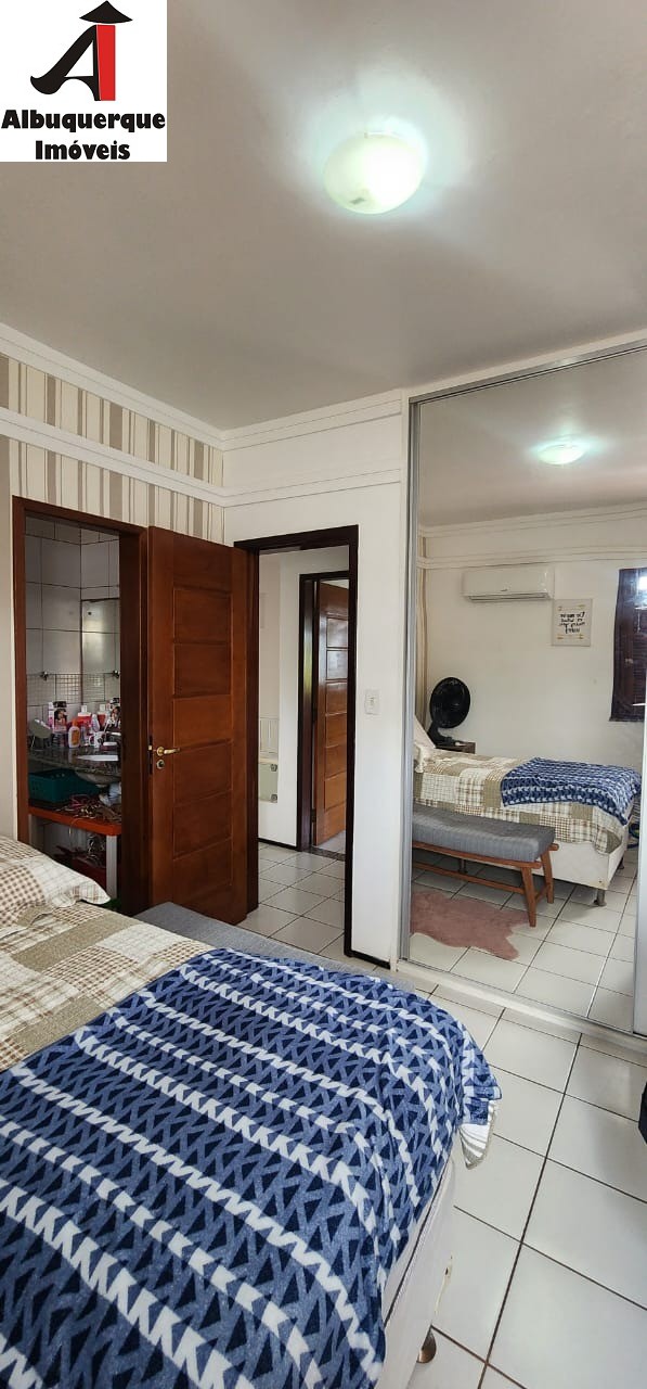 Casa à venda com 3 quartos, 297m² - Foto 2