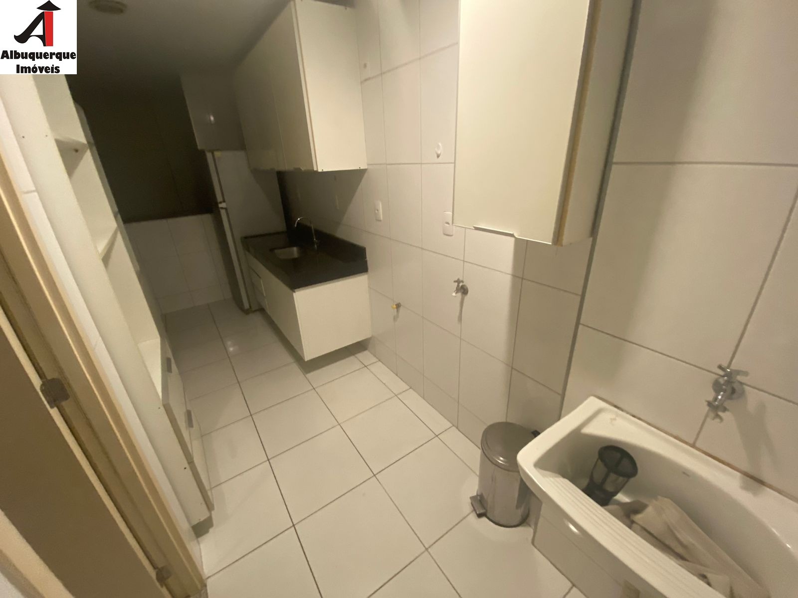 Apartamento à venda com 2 quartos, 80m² - Foto 2