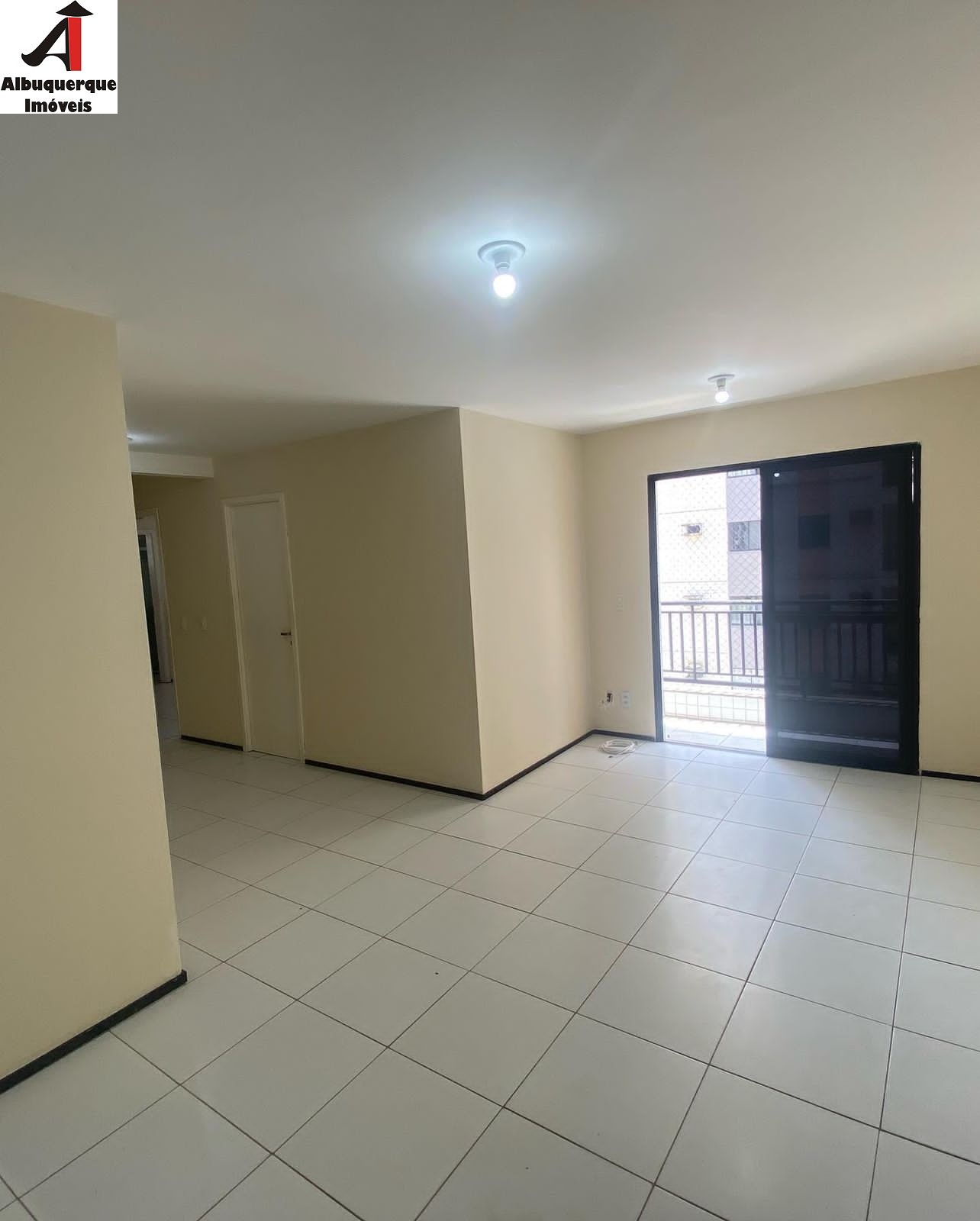 Apartamento à venda com 3 quartos, 77m² - Foto 1