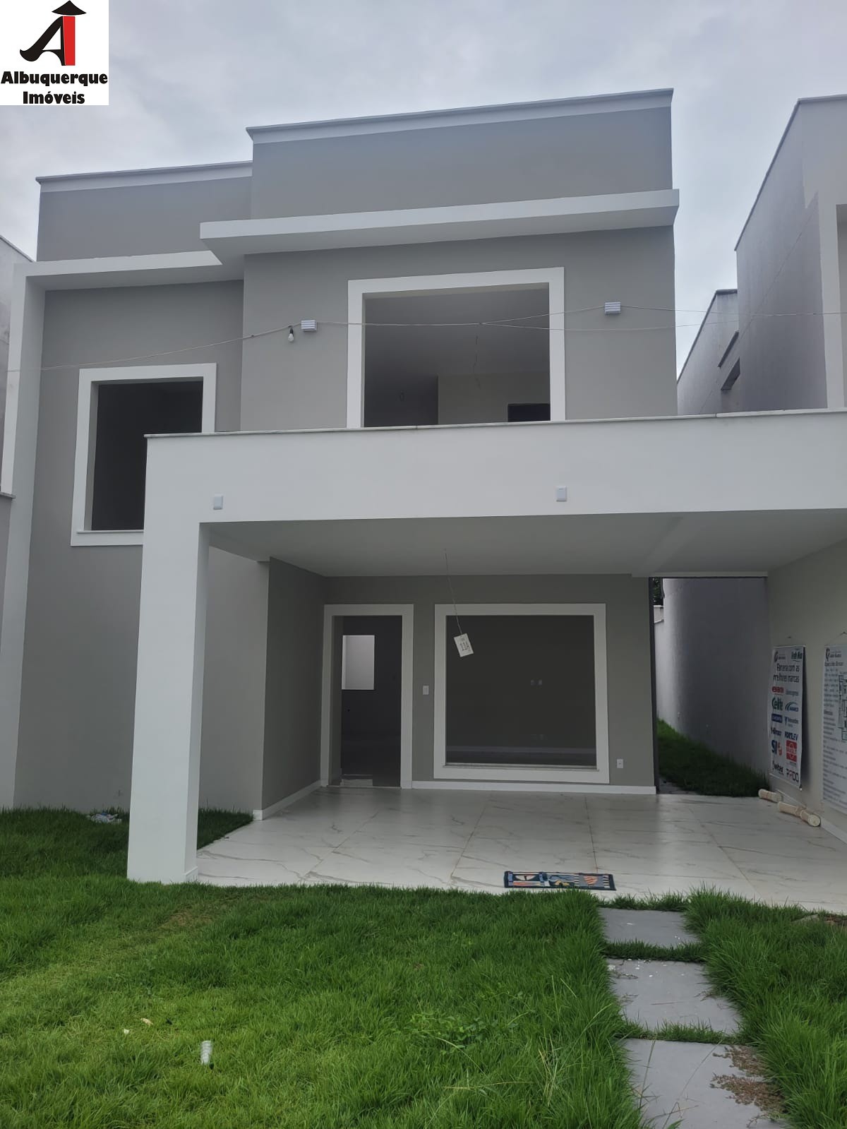 Casa à venda com 4 quartos, 270m² - Foto 1