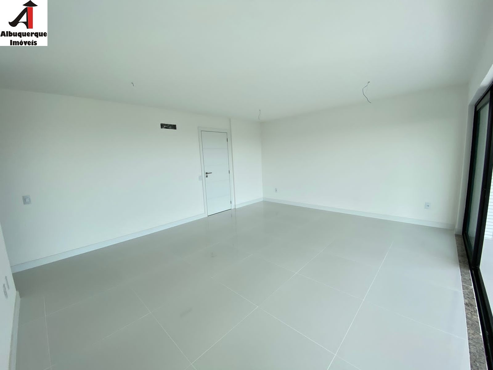 Apartamento à venda com 3 quartos, 128m² - Foto 2