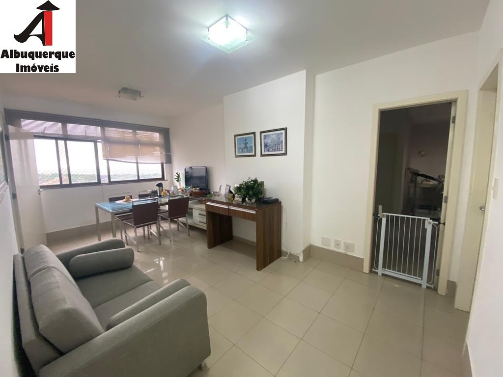 Apartamento à venda com 3 quartos, 300m² - Foto 1