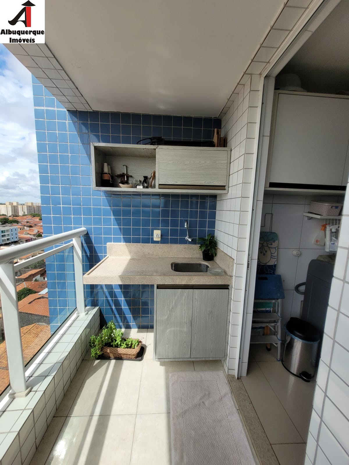 Apartamento à venda com 3 quartos, 96m² - Foto 2