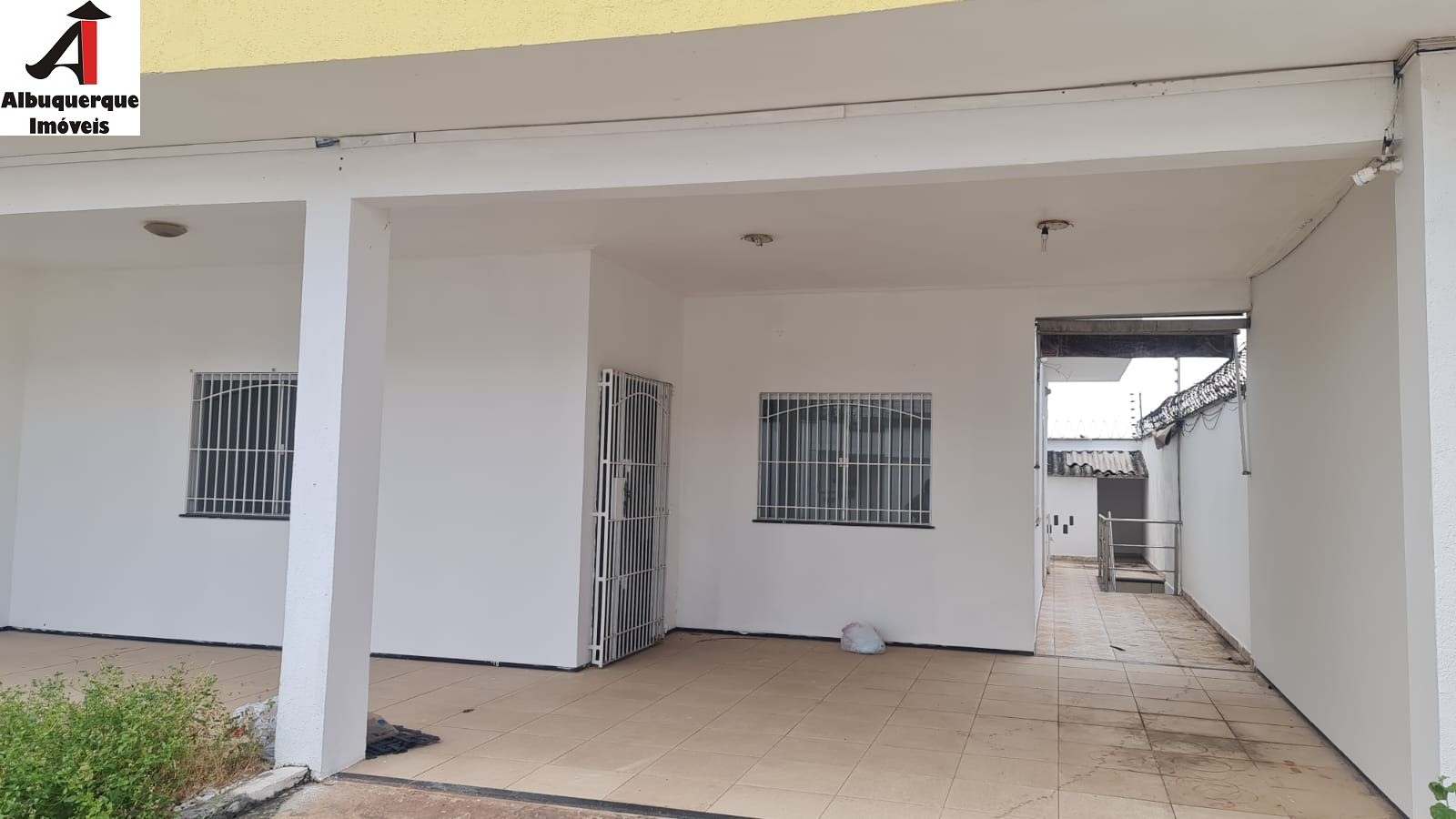 Casa à venda com 4 quartos, 300m² - Foto 1