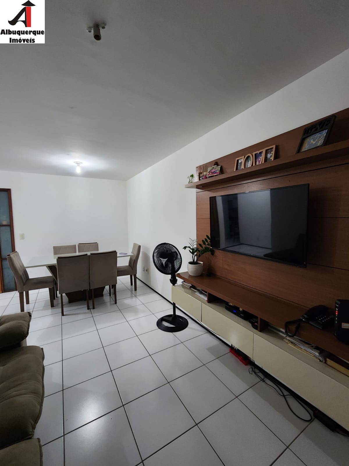 Apartamento à venda com 3 quartos, 95m² - Foto 2