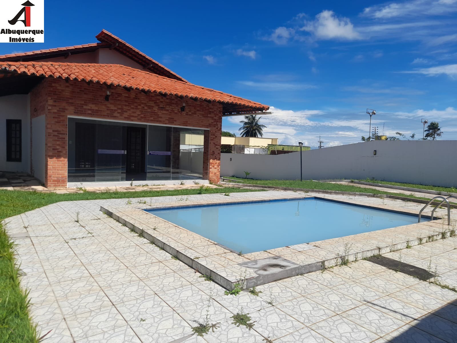 Casa à venda com 4 quartos, 1200m² - Foto 1