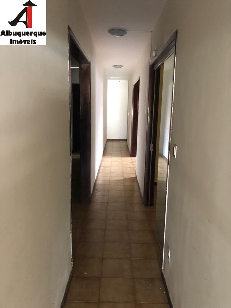 Casa à venda com 6 quartos, 1000m² - Foto 4