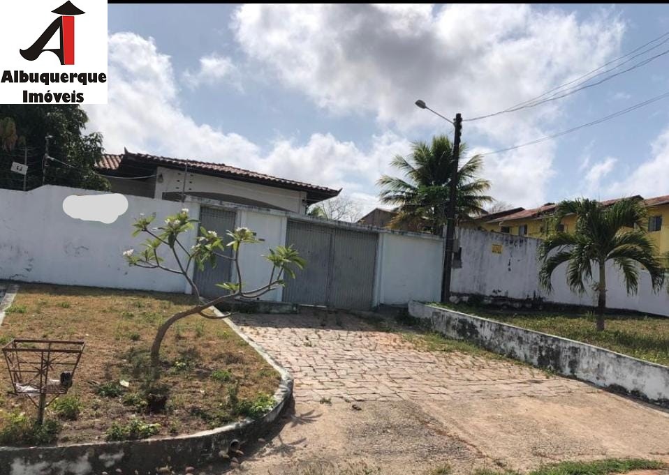 Casa à venda com 6 quartos, 1000m² - Foto 1