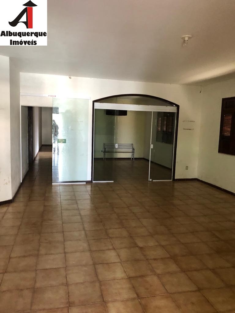 Casa à venda com 6 quartos, 1000m² - Foto 2