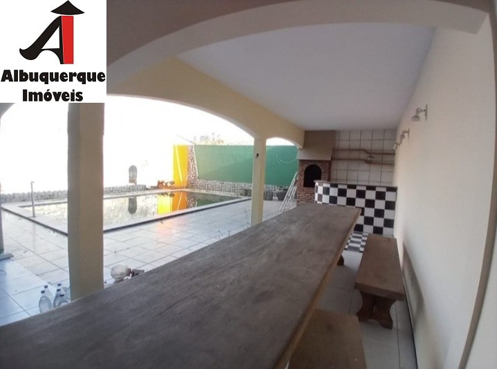 Casa à venda com 6 quartos, 360m² - Foto 1