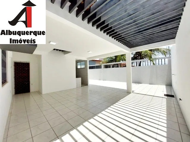 Casa à venda com 3 quartos, 360m² - Foto 2