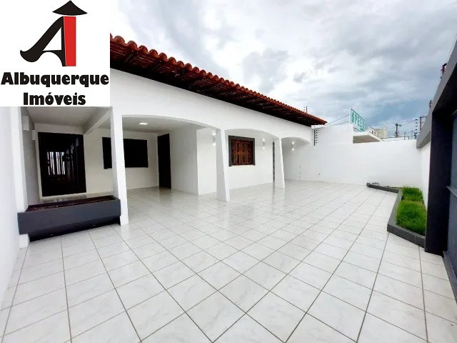 Casa à venda com 3 quartos, 360m² - Foto 1