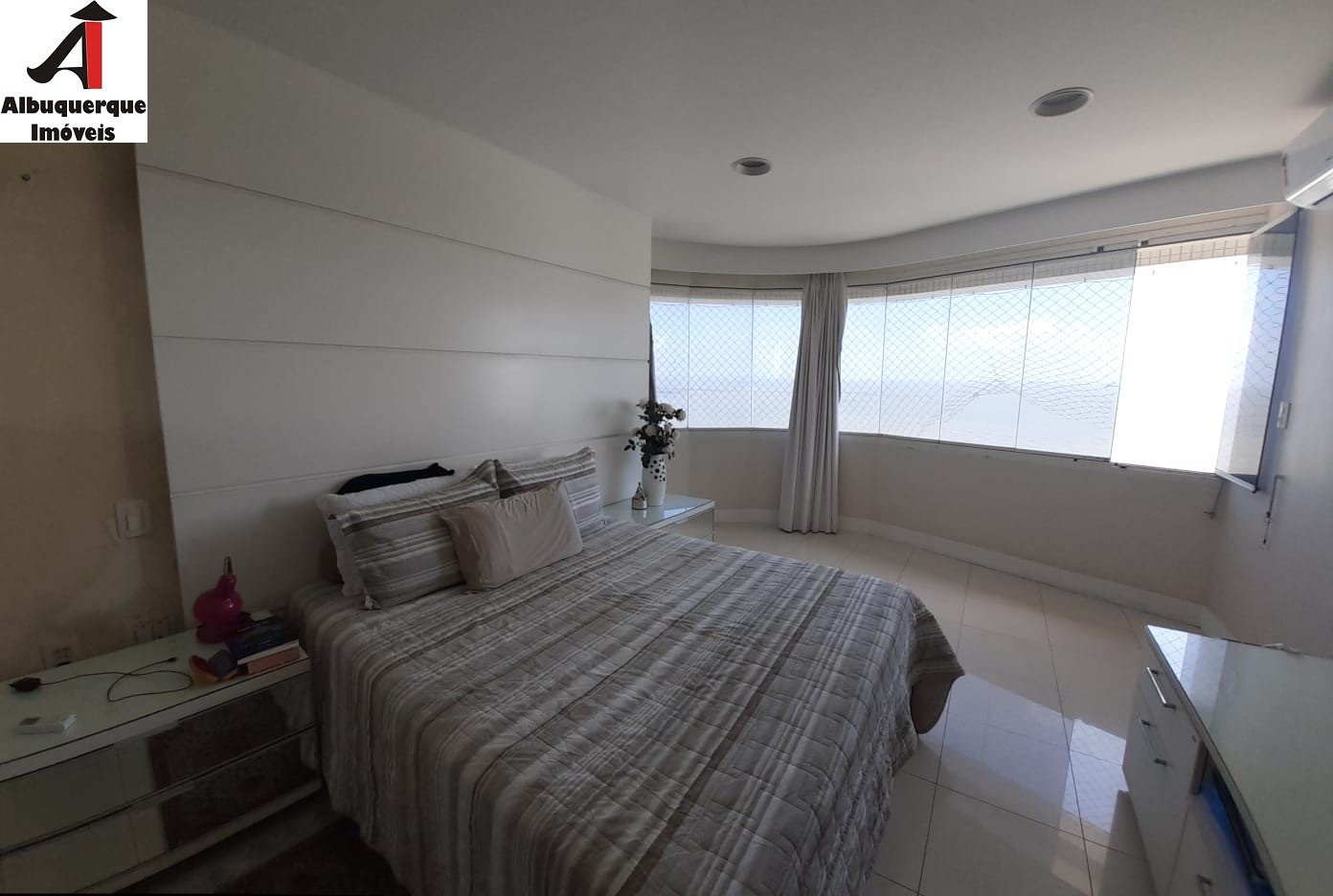 Apartamento para alugar com 4 quartos, 300m² - Foto 23