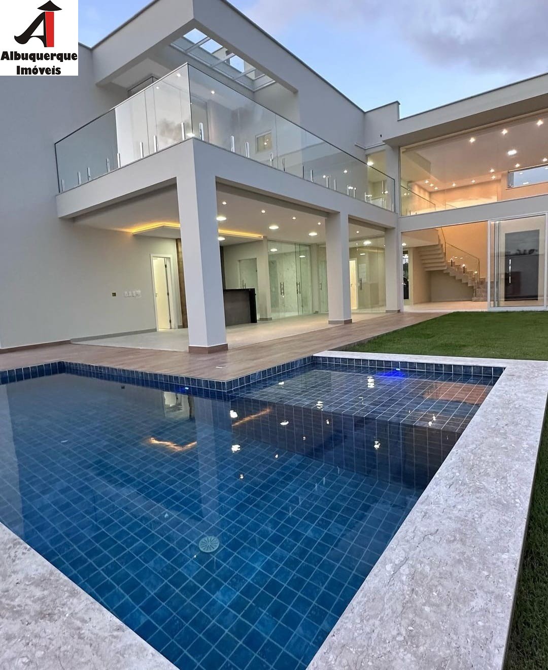 Casa à venda com 4 quartos, 500m² - Foto 1