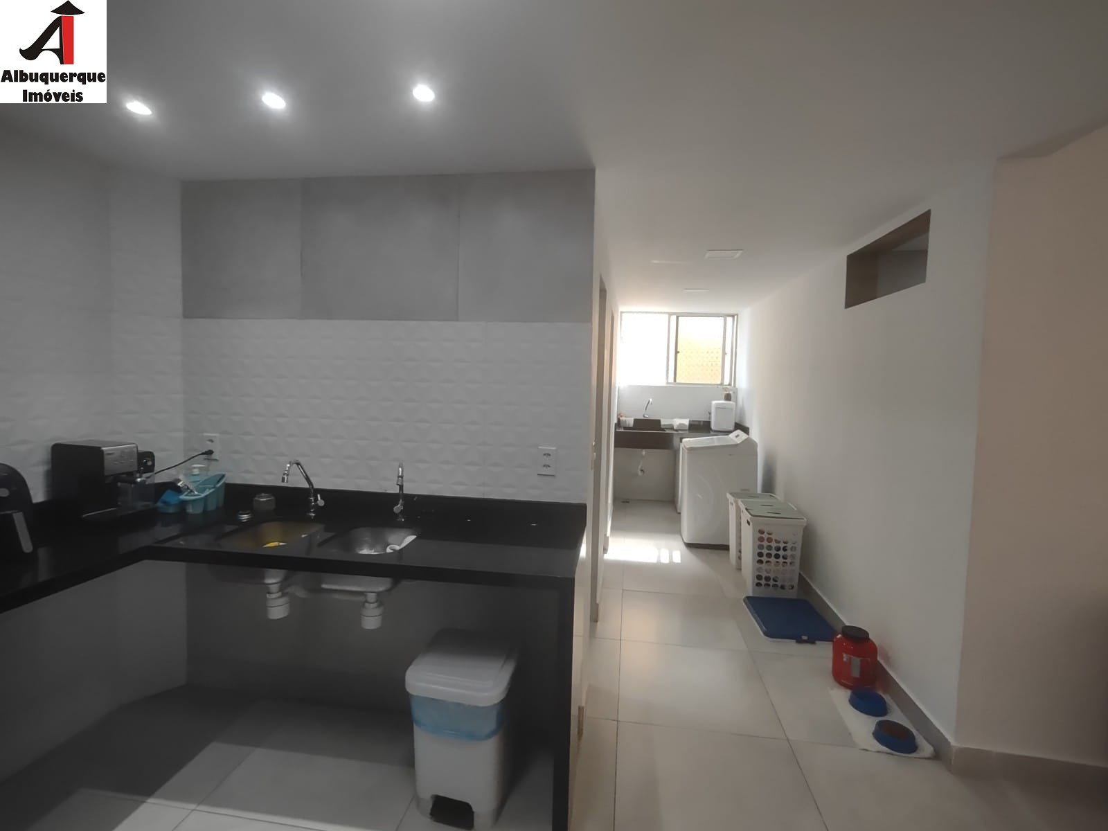 Apartamento à venda com 3 quartos, 141m² - Foto 2