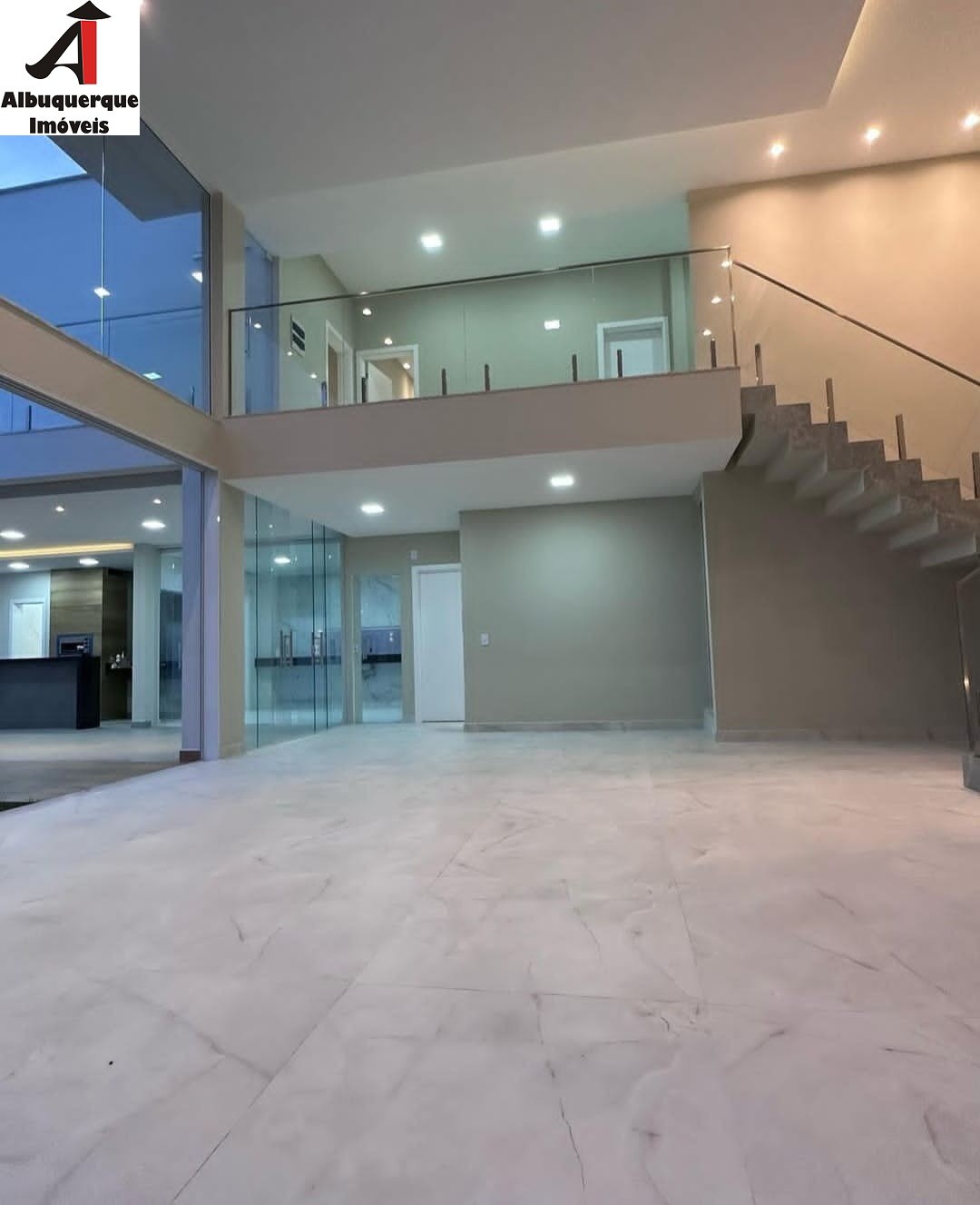 Casa à venda com 4 quartos, 500m² - Foto 2