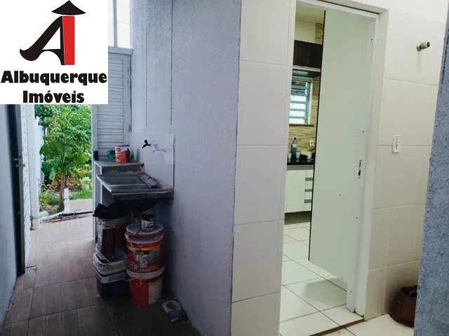 Casa à venda com 3 quartos, 200m² - Foto 4