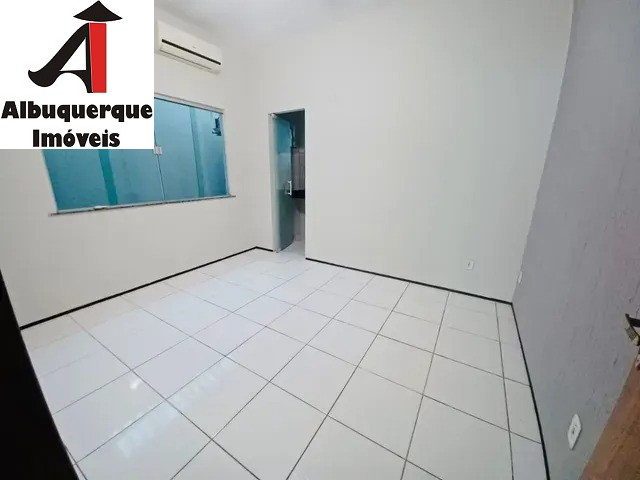 Casa à venda com 3 quartos, 200m² - Foto 2