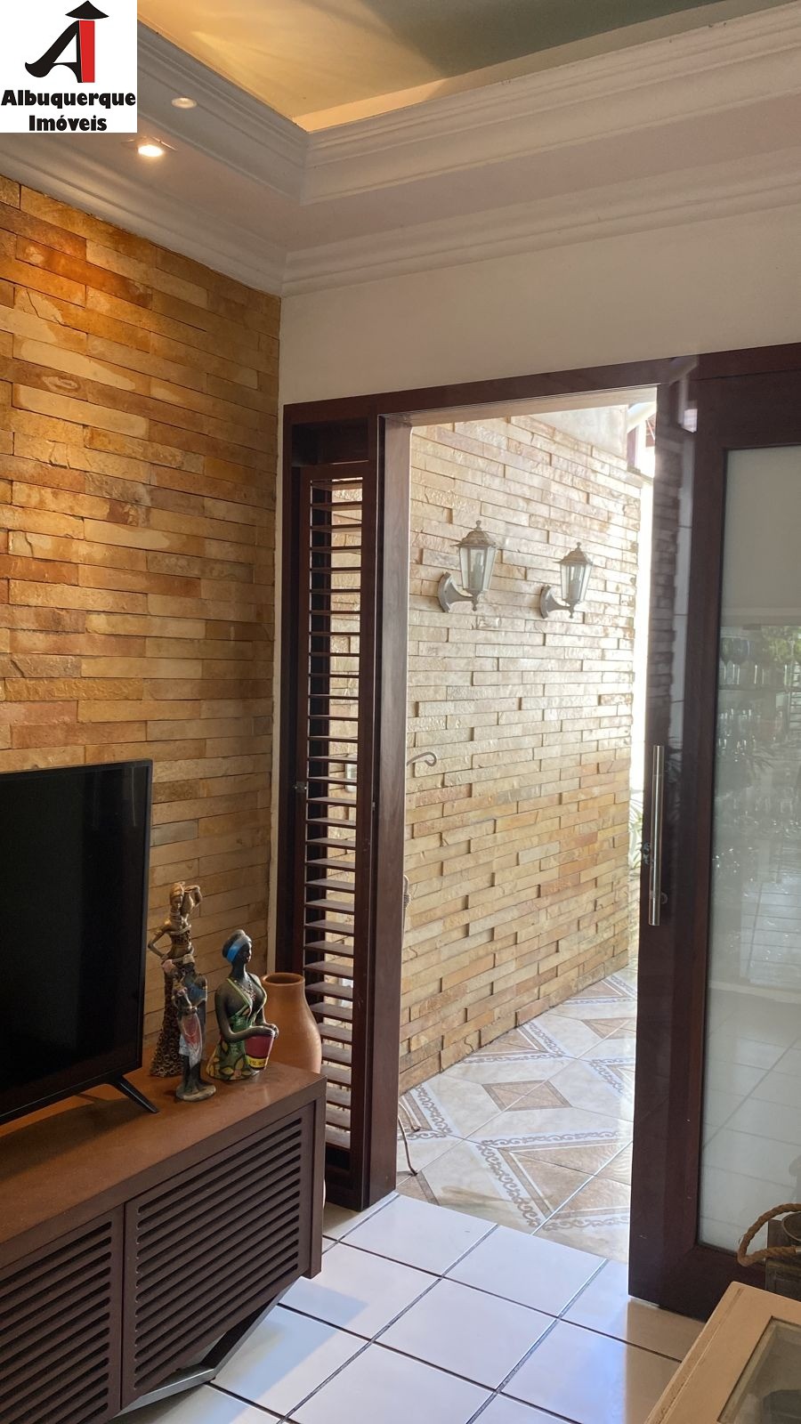 Casa à venda com 3 quartos, 1m² - Foto 2