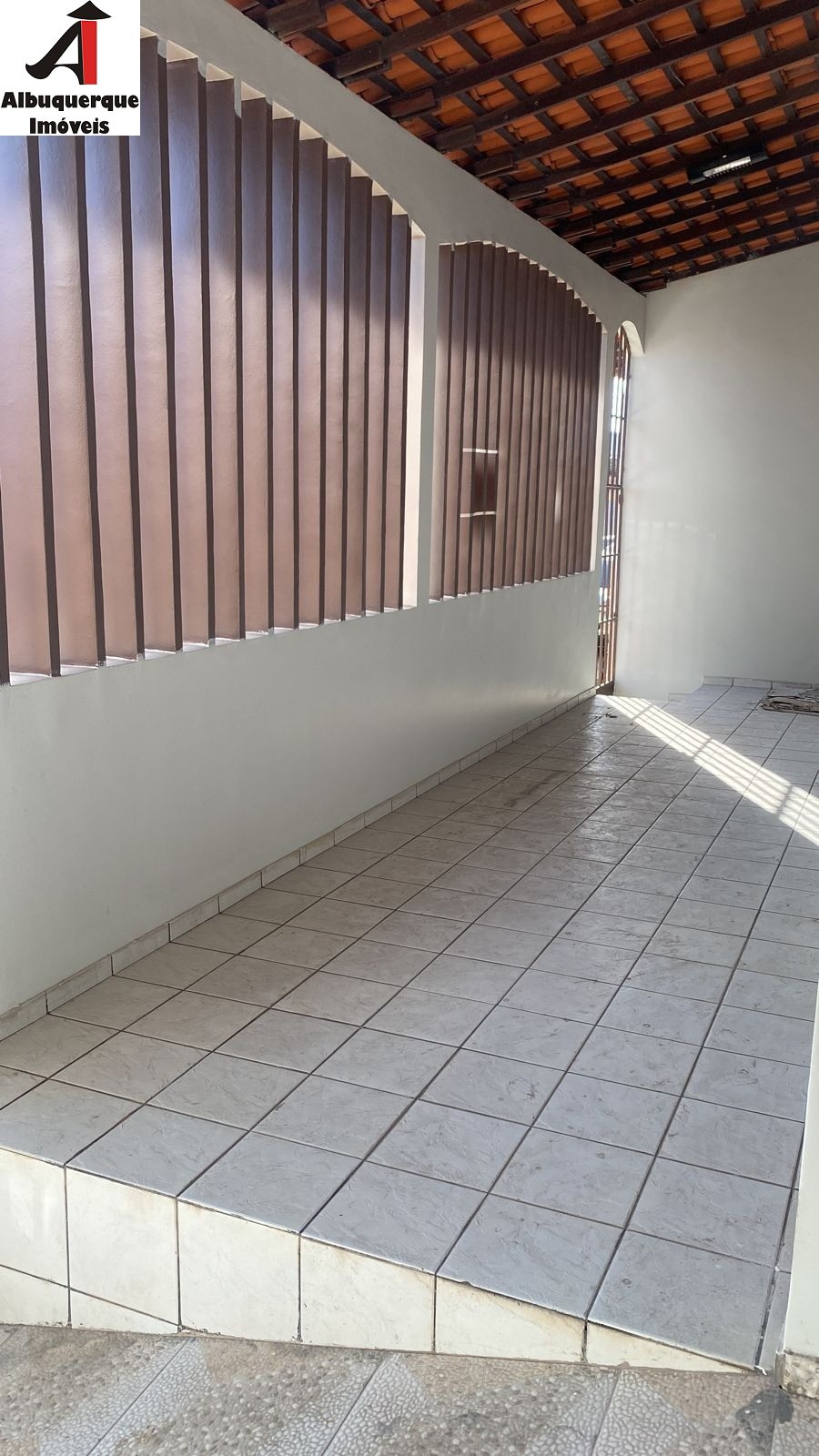 Casa para alugar com 3 quartos, 300m² - Foto 1