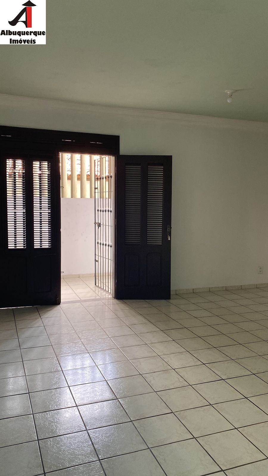 Casa à venda e aluguel com 4 quartos, 300m² - Foto 16