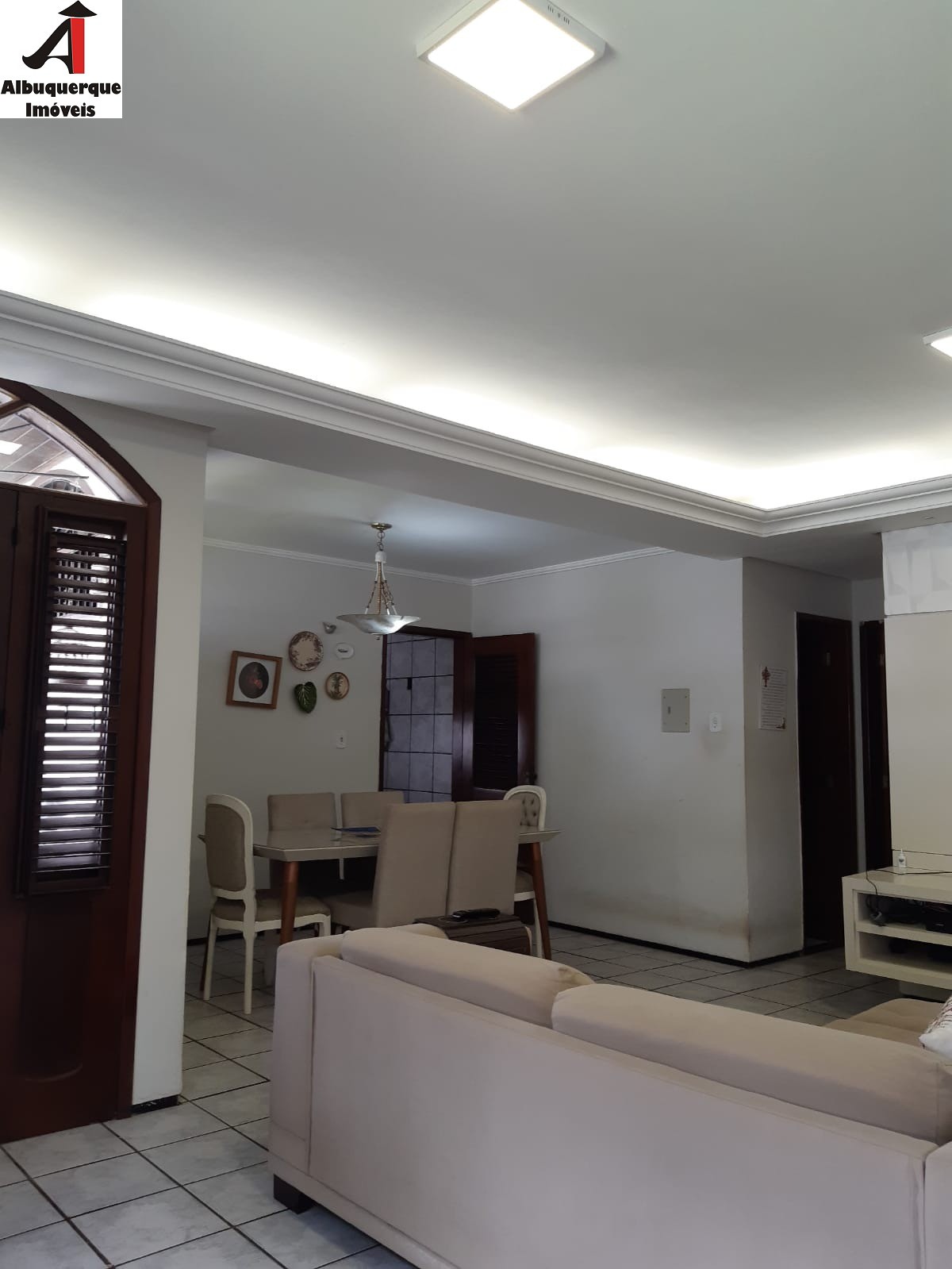 Casa à venda com 3 quartos, 303m² - Foto 10