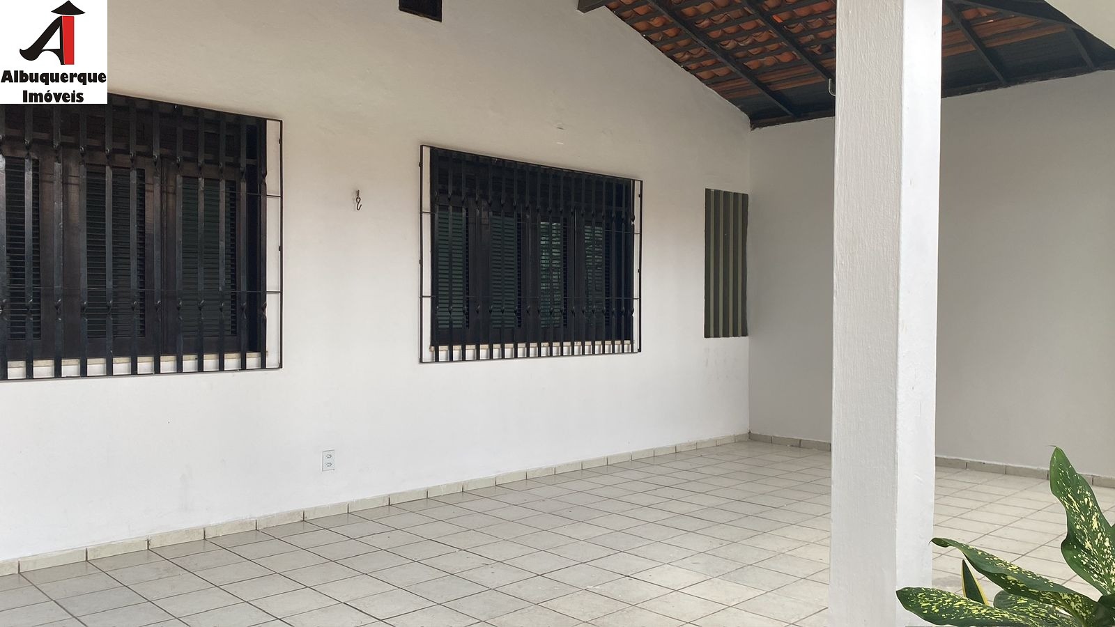 Casa à venda e aluguel com 4 quartos, 300m² - Foto 3