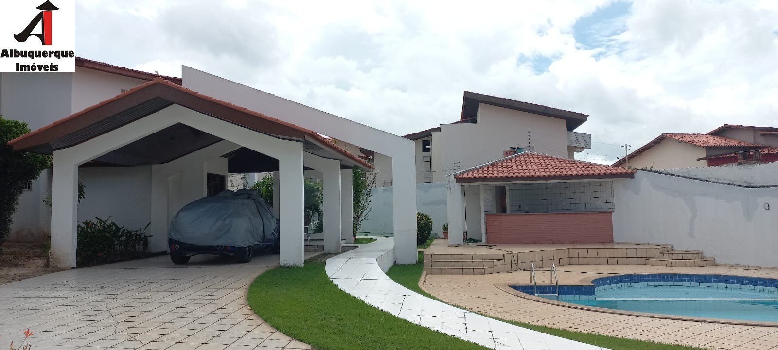 Casa à venda com 3 quartos, 800m² - Foto 1