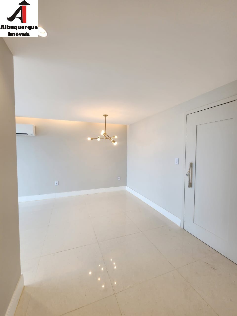 Apartamento à venda com 3 quartos, 92m² - Foto 2