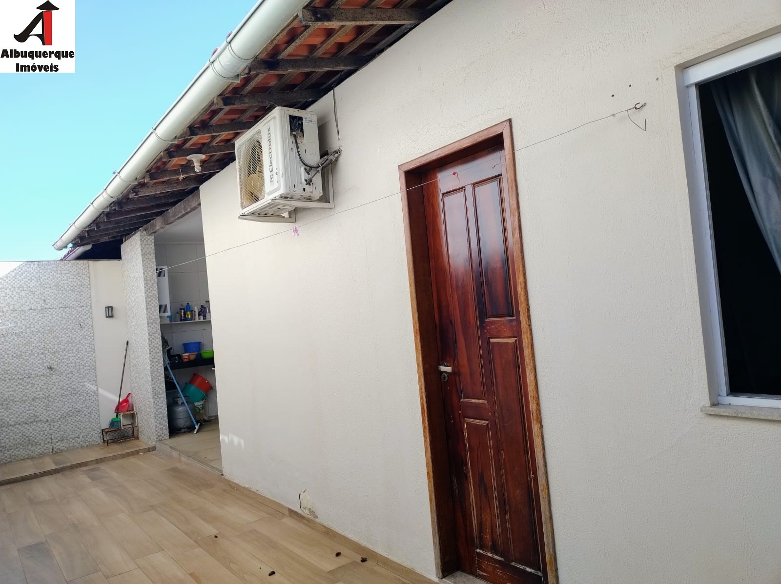 Casa à venda com 4 quartos, 250m² - Foto 1