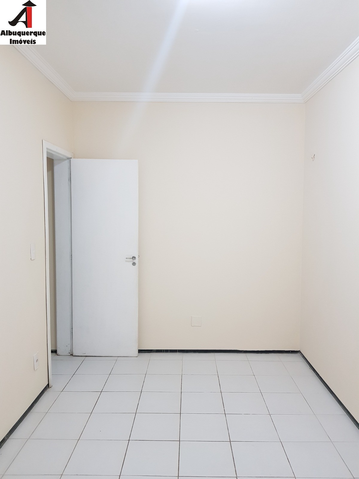 Apartamento à venda com 2 quartos, 70m² - Foto 4