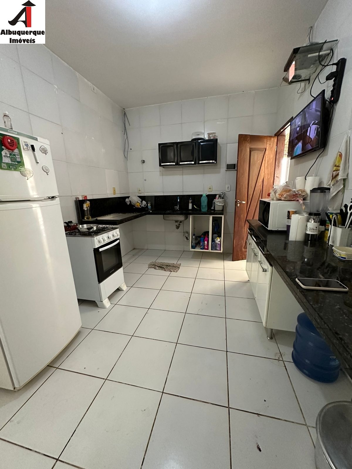 Casa à venda com 1 quarto, 300m² - Foto 4