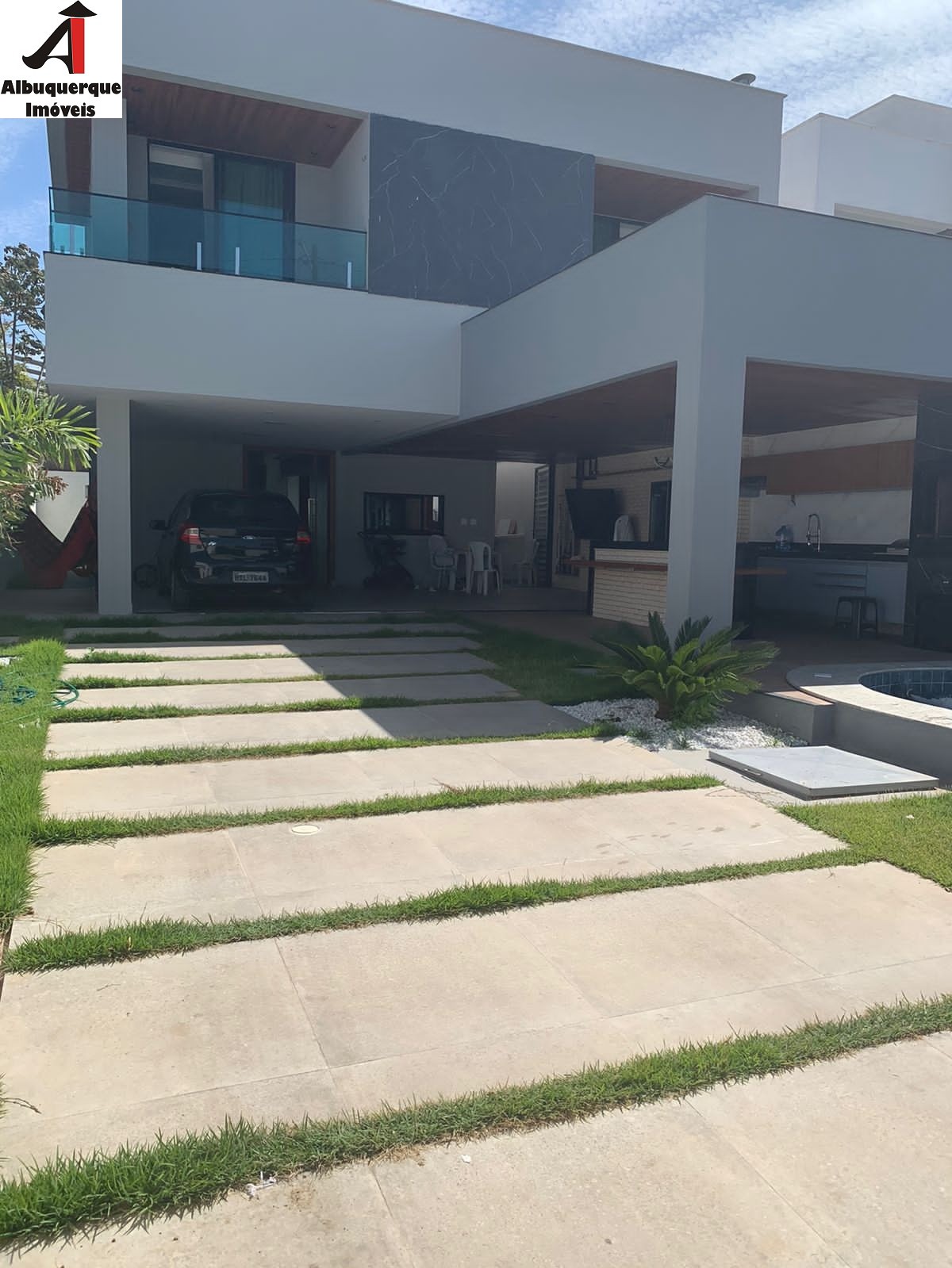 Casa à venda com 4 quartos, 215m² - Foto 1