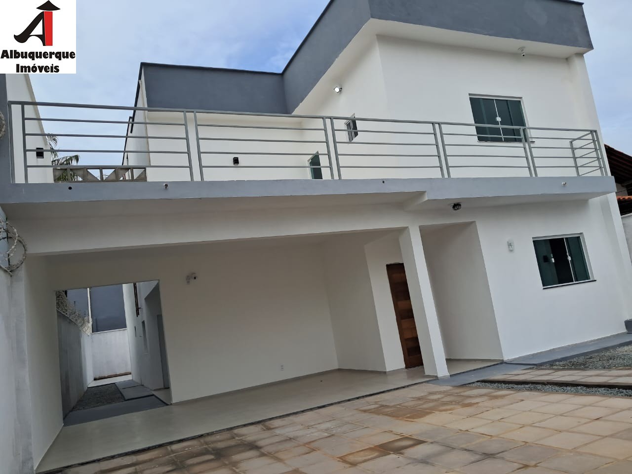 Casa à venda e aluguel com 5 quartos, 360m² - Foto 1