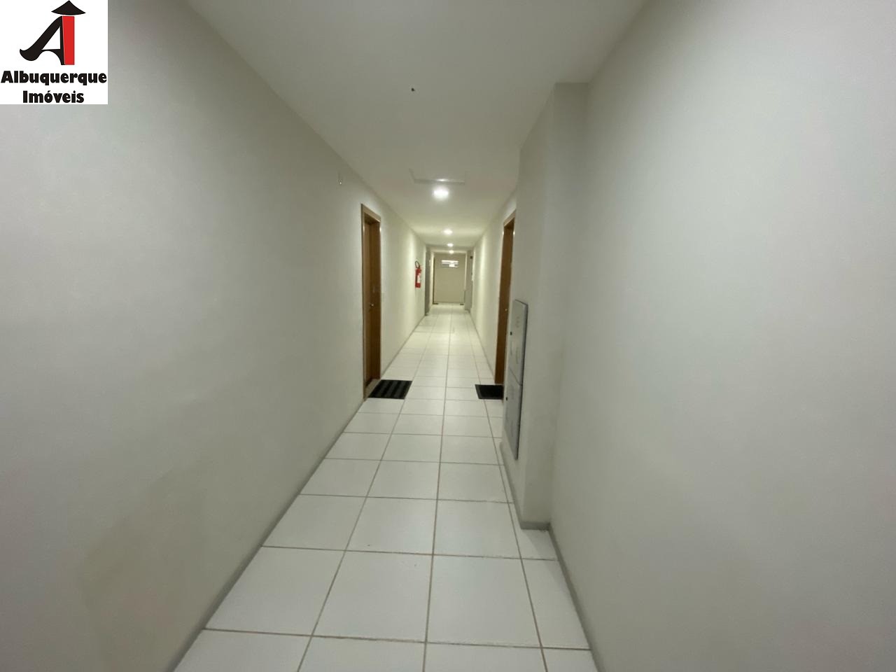 Apartamento à venda com 2 quartos, 63m² - Foto 2